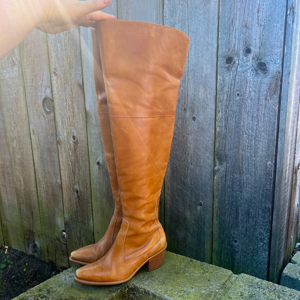 Gorgeous leathe knee high boots 7 1/2